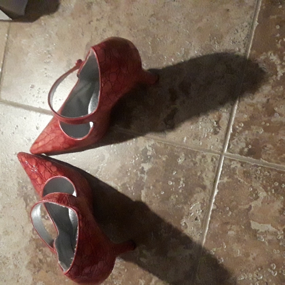 Red Shoes - Picture 4 of 8